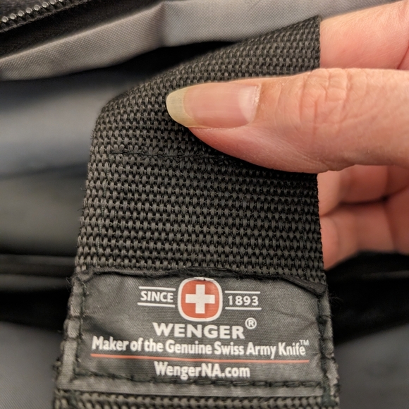 Wenger, Swiss Gear Laptop Briefcase Black with handles and shoulder strap - Picture 12 of 16